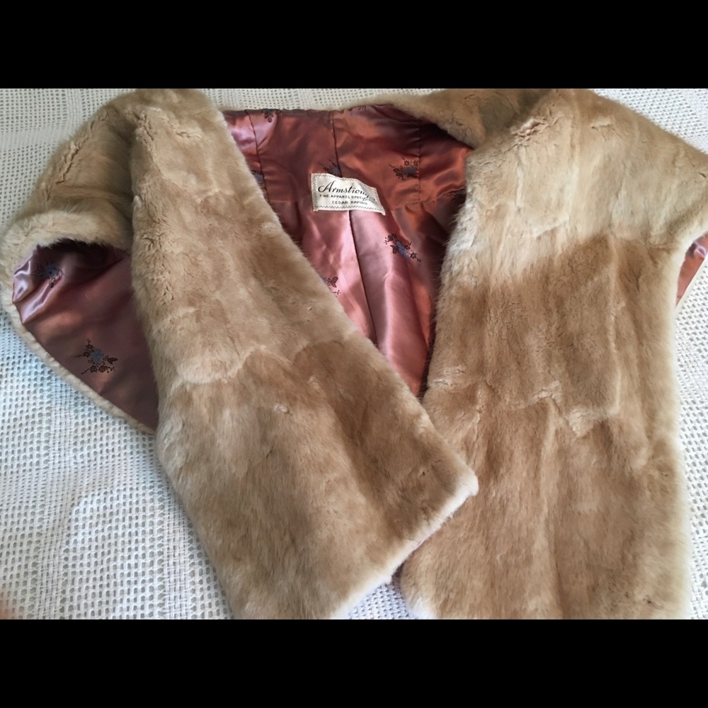 Women’s blonde fur stole